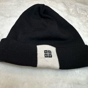 Givenchy Black and White Logo Beanie brand new no tag